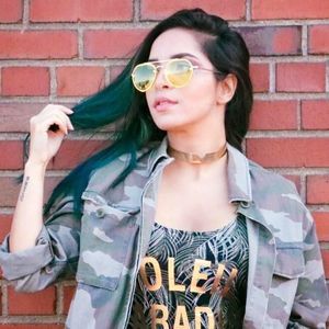 Meet your Posher, Camila